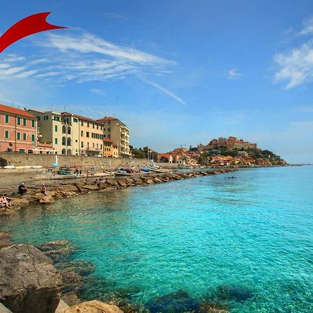فيلا Casa A 2 Passi Dal Mare Con Patio Privato إمبيريا المظهر الخارجي الصورة